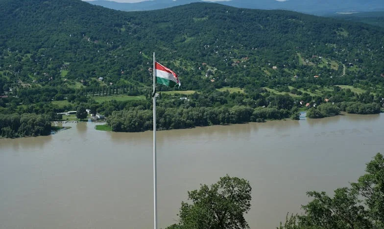 M-am căsătorit la 21 de ani. Apoi am întâlnit-o pe ea și totul s-a schimbat: Frumoasă, inteligentă, irezistibilă. Mi-am părăsit soția și am uitat de fiul meu.