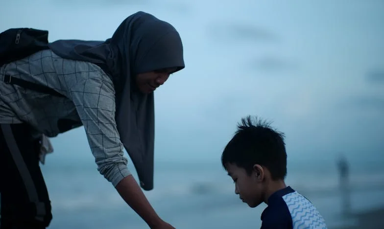 Oglinzi Sparte: Lupta unei Mame cu Durerea Fiicei Sale