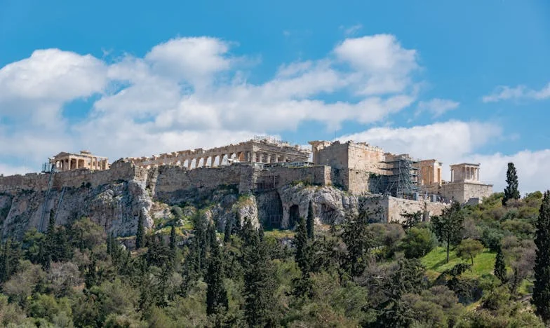 Između dve vatre: Priča o porodici Petrović