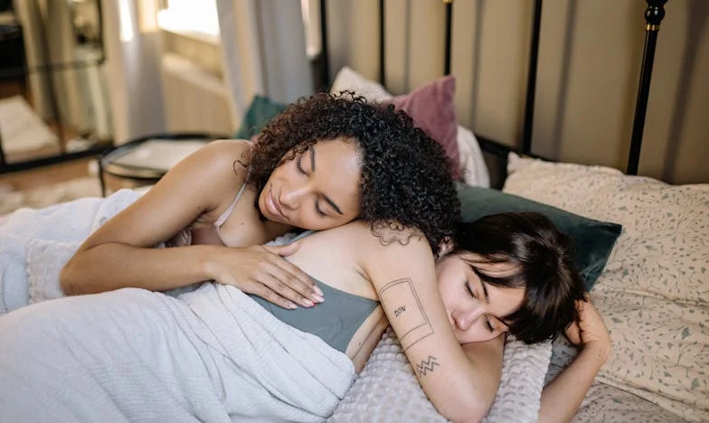 Kraj u Dva Glasa: Kad Prijateljstvo Boli Više od Ljubavi