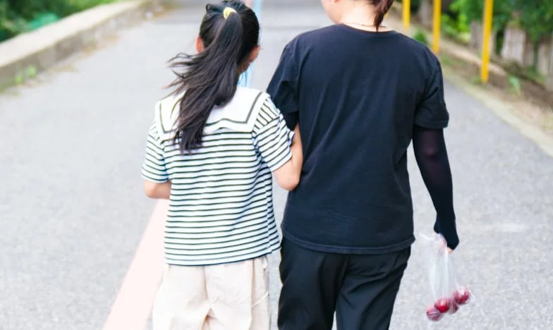 „Mama, ne želim da se vratim kući” – priča trinaestogodišnje Milice, koja je morala prerano da odraste