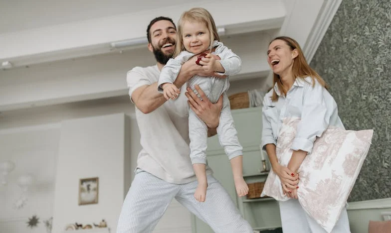 Pod Istim Krovom s Tiraninom: Tiha Borba Jedne Žene