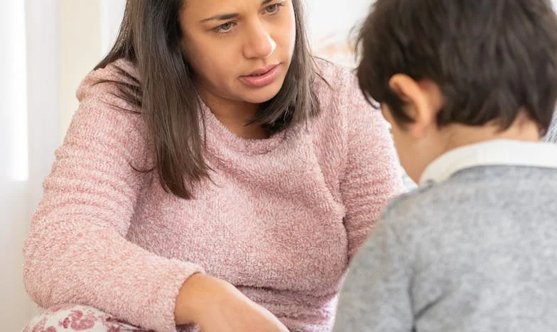 Pomoć! Moj tast jede nasu kuću: priča o porodici, granicama i ljubavi