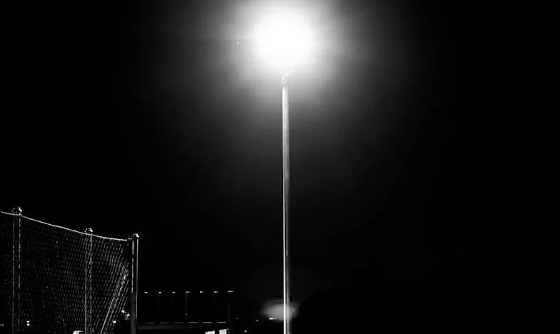 „Trudna ne ulazi u moj auto!” – Priča o raspadu jedne srpske porodice između sujeverja, konflikata i usamljenosti