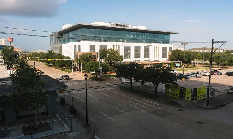 Mezi dvěma ohni: Příběh babičky, která zůstala sama s vnukem po rozvodu svého syna