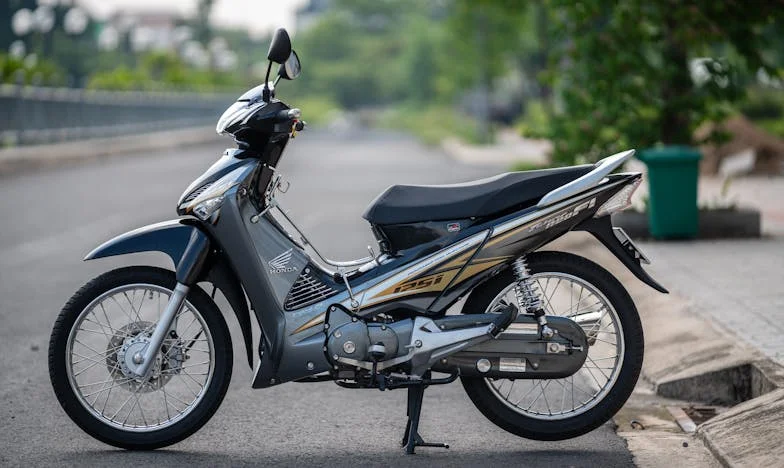 „Země mezi námi“: Příběh o rodině, ztrátě a nevyřčených slovech