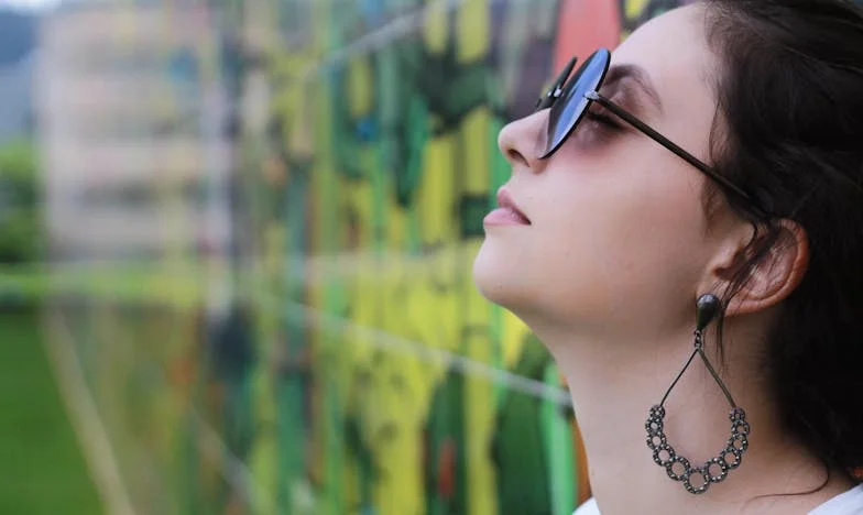 Starý kredenc, nové rány: Příběh jedné tchyně a její snachy