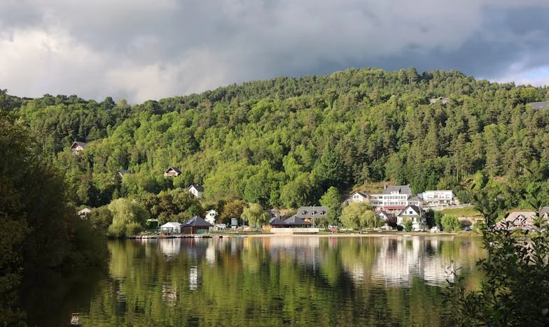 Dítě na prahu: Příběh o lásce, tajemstvích a odpuštění v srdci české vesnice
