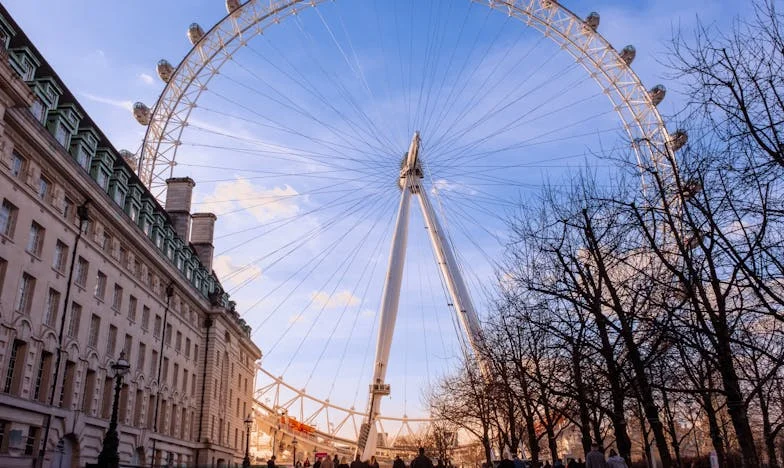 Ozvěna podpatků: Babička, tajemství a cena samoty