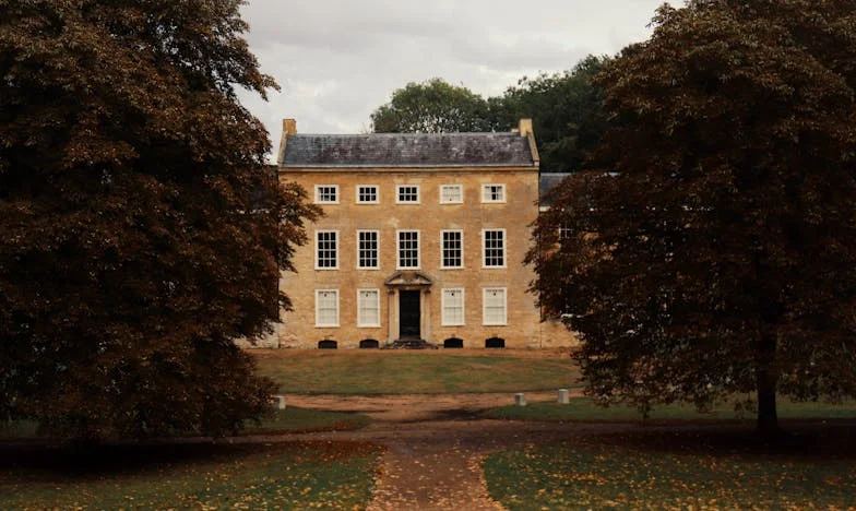 Babička, která rozděluje: Může rodina přežít její nespravedlnost?