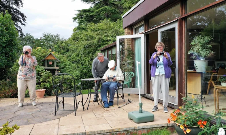 Hostitelka ve vlastním domě: Příběh o lásce, zradě a hledání sebe sama