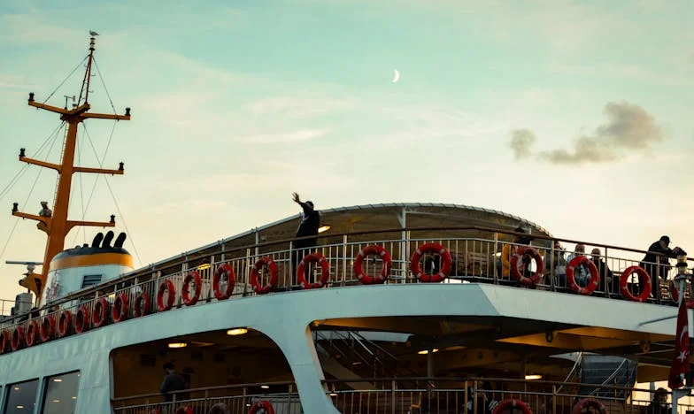 Jeden přípitek, který roztrhl rodinu: Příběh svatební noci, na kterou nikdo nezapomene