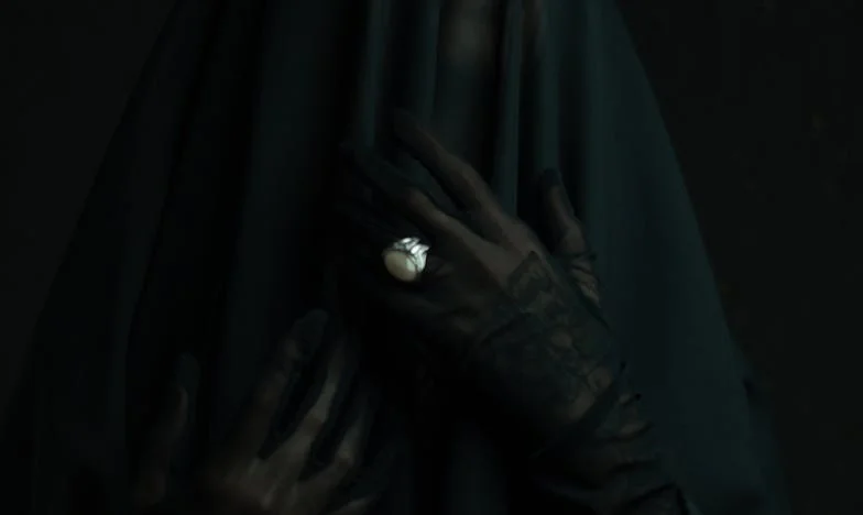 Když tchyně vstoupí bez klepání: Pravda o mateřství a nepochopení