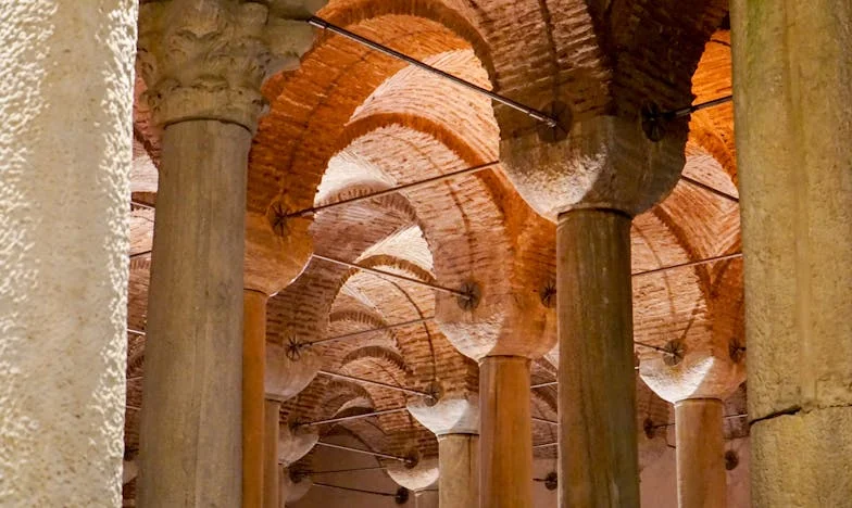 Nejsem vaše služka! – Příběh o tom, jak mi manželova rodina vzala hlas i odvahu