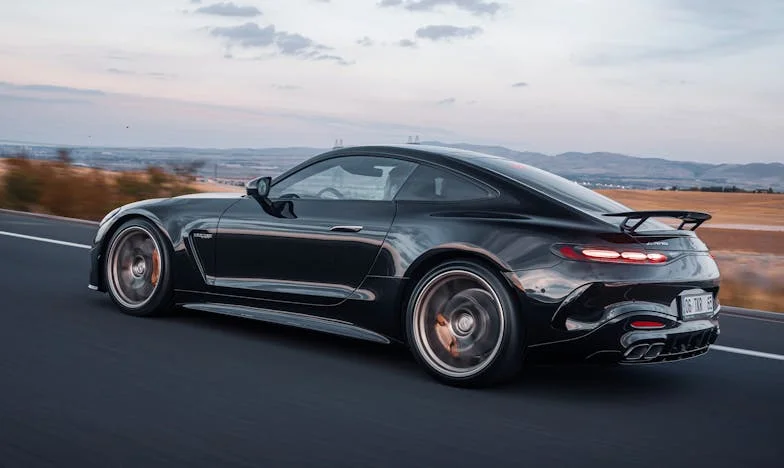 Pod jednou střechou: Život podle hodin mé tchyně