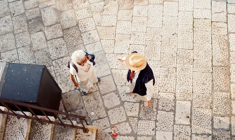 „Myslela jsem, že pomáhám dceři, ale stala jsem se jen její chůvou, kuchařkou a peněženkou“ – Zpověď české matky v důchodu