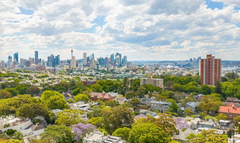 Rozcestí mezi půdou a rodinou: Příběh o dědictví, pýše a ztrátě