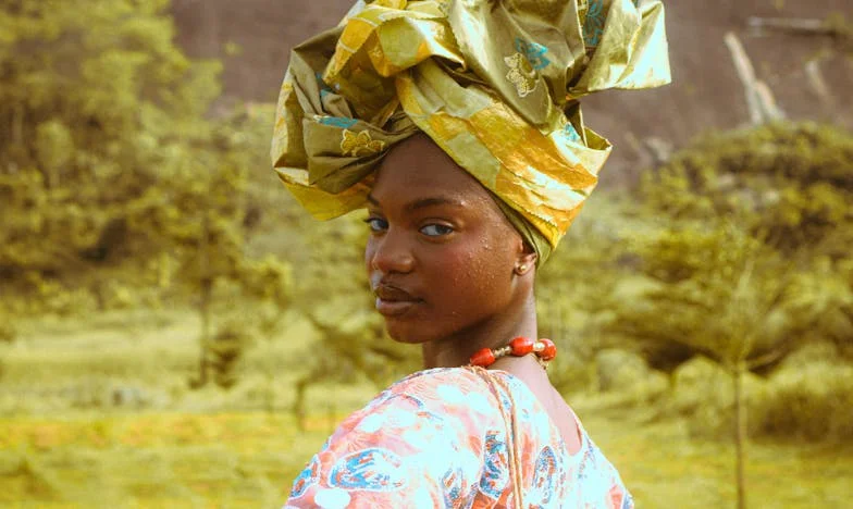 Samota v srdci rodiny: Příběh matky a dcery z pražského sídliště