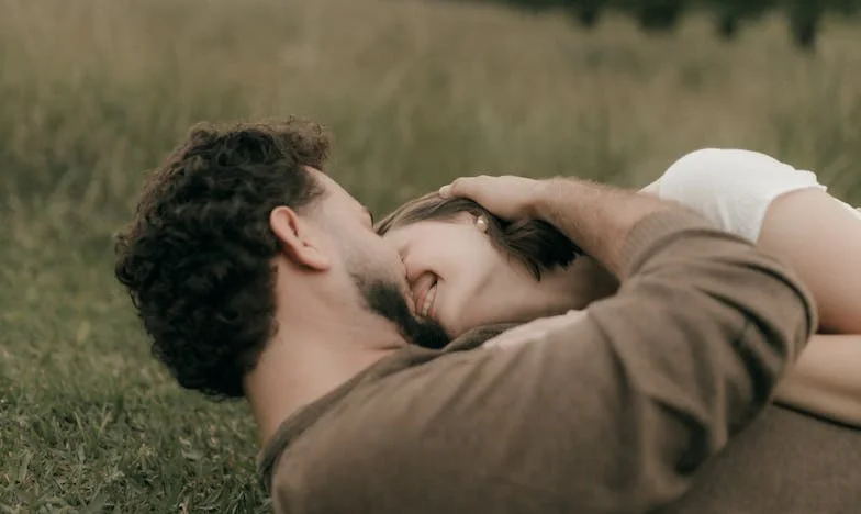 Tchán, který nám požírá domov – kde jsou hranice rodiny?