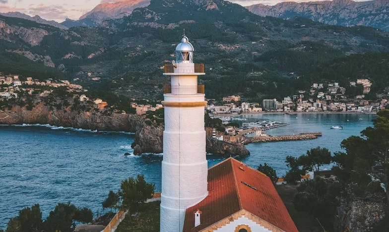 Mezi čtyřmi stěnami: Když manžel zmizí a já zůstanu sama