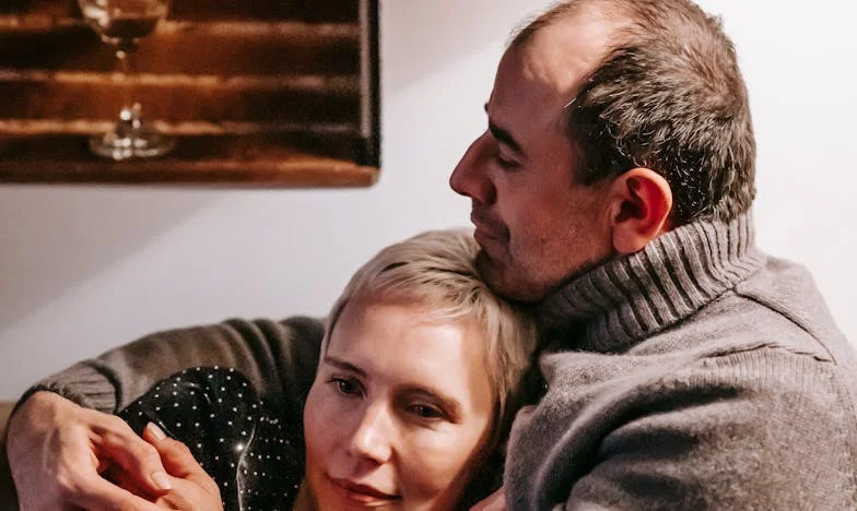 „Ano, rozvedla jsem se. Chci žít svůj vlastní život,“ říká šedesátiletá Lenka své dceři Andree. Příběh ženy, která se rozhodla změnit svůj osud.