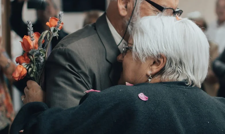 „Děti mi volají každý den, ale vím, že nejde o lásku. Bojí se jen o dědictví.“ Příběh Agáty, která zůstala sama a čeká na upřímnost svých dětí