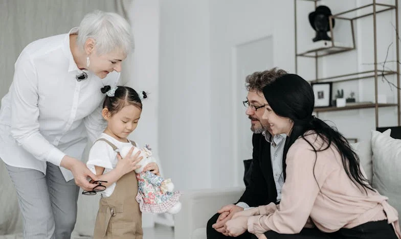 Když mateřská láska bolí: Příběh snachy v české rodině, kde spravedlnost chyběla