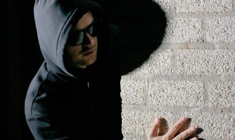 Když se o svatbě vlastního syna dozvíš od sousedky: Příběh Jany a mlčení v rodině Novotných