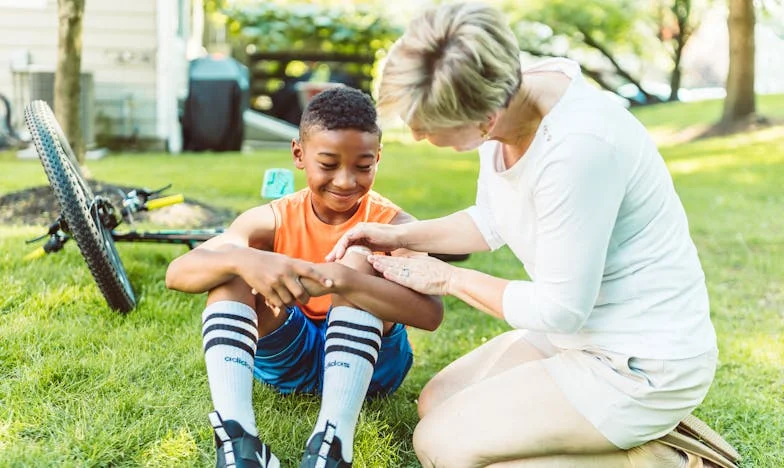 Moje máma půjčila bráchovi moje auto a on ho rozbil. Teď jsem já ta špatná?