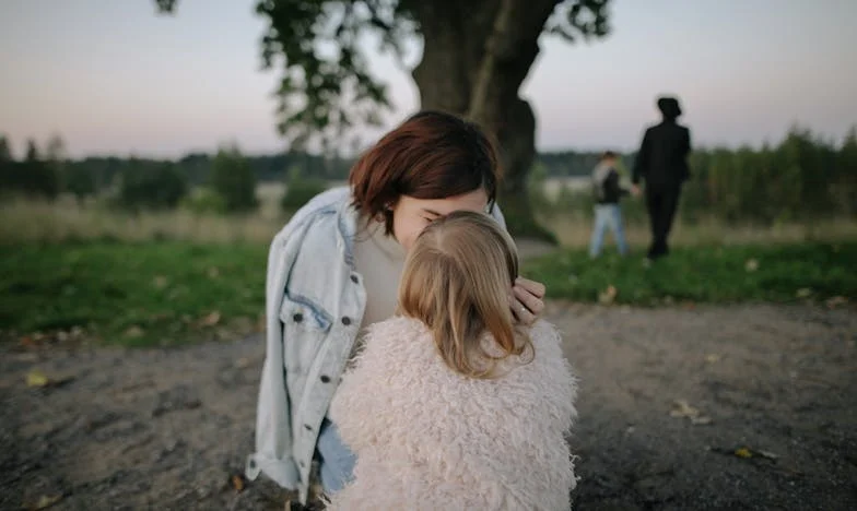 Praskliny v štěstí: Můj boj mezi láskou a odchodem