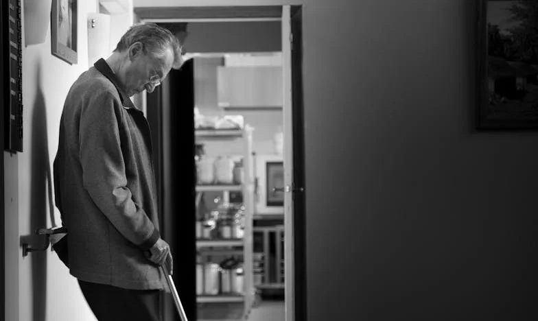 „Hanbíš nás, mami!“ – Moje láska po šedesátce a soud mých dětí