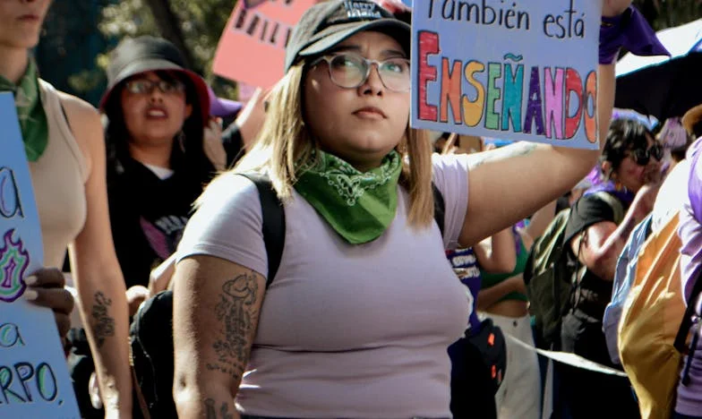 "Mami, proč jsi mě nikdy neobejmula?" – Jedna otázka, která roztrhla staré rány v naší rodině