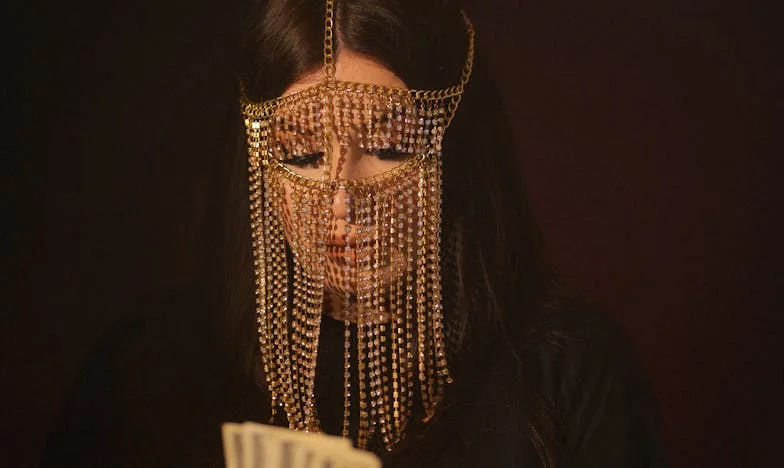 Můj bývalý manžel mi po dvaceti letech navrhl sňatek – kvůli bytu pro našeho syna. Co byste udělali vy?