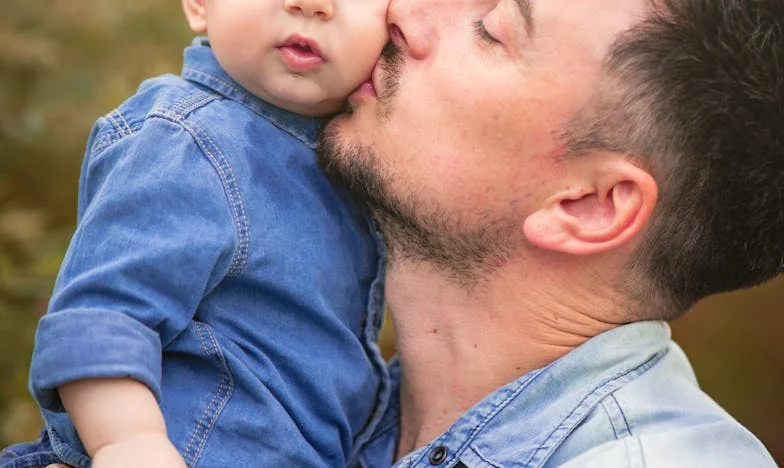 Tchyně dala dvoupokojový byt mladšímu synovi, protože „ten ho potřebuje víc“: A my s dítětem žijeme v garsonce. Jak se mám smířit s nespravedlností v rodině?