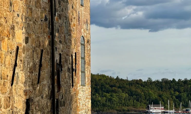 Když se rodina rozpadá: Příběh o ztrátě a naději v srdci Prahy