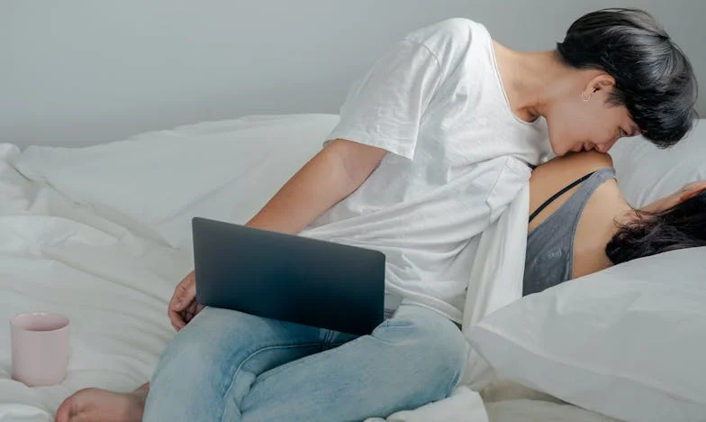 Mami, můžu u tebe zůstat pár týdnů? – Když dcera hledá útočiště před tchyní