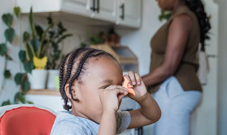 Mezi čtyřmi stěnami: Když rodina znamená riziko