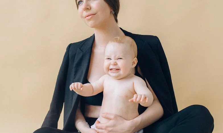 Mezi dvěma ohni: Když máma a tchyně chtějí všechno tvé