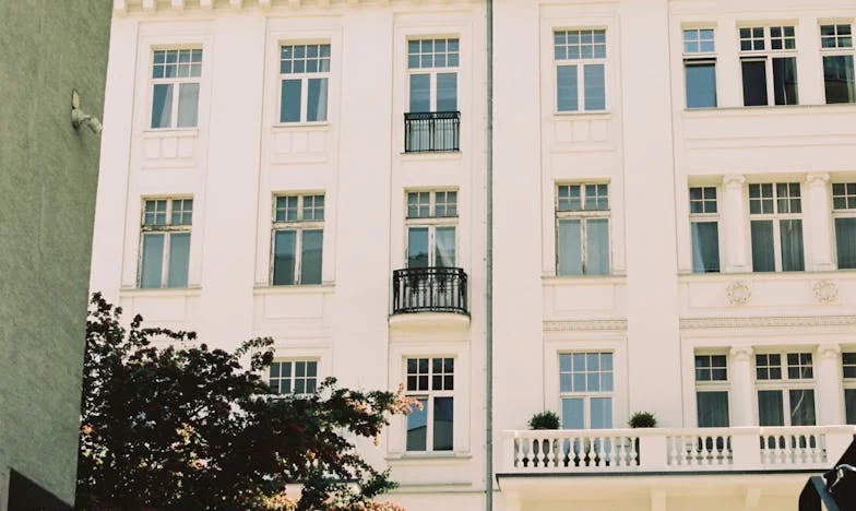 „Nejsem hladový, jen smutný” – Příběh kluka a jeho babičky v boji proti školnímu ponížení