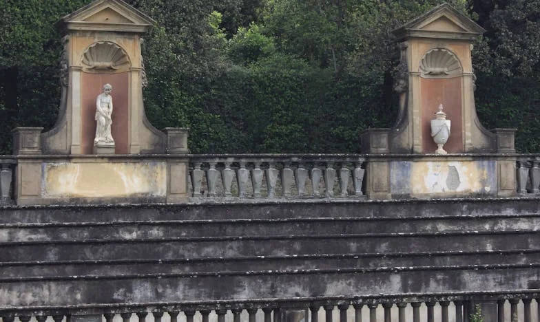 Mezi dvěma ohni: Když vás tchyně obviní před celou rodinou