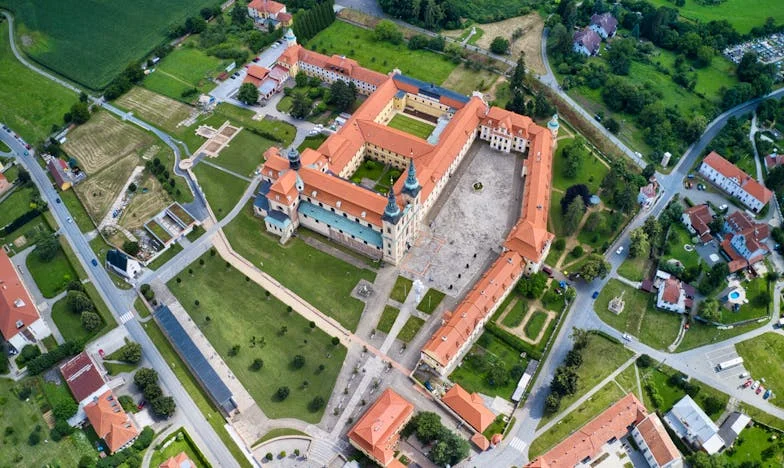 Moje máma ukradla peníze na mou operaci a odjela k Máchovu jezeru – dá se něco takového odpustit?