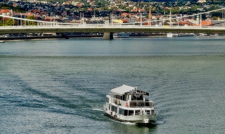 Když se rodina rozpadá: Příběh o zradě, lásce a odpuštění v srdci Prahy