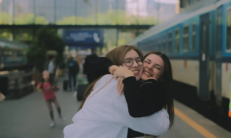 Stíny na maturitním večírku: Příběh odcizení a naděje