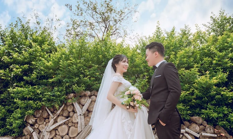 „Mami, vrať klíče! Kvůli tobě se Sára bojí vracet domů.” – Jak každodenní návštěvy mojí matky ničí moje manželství