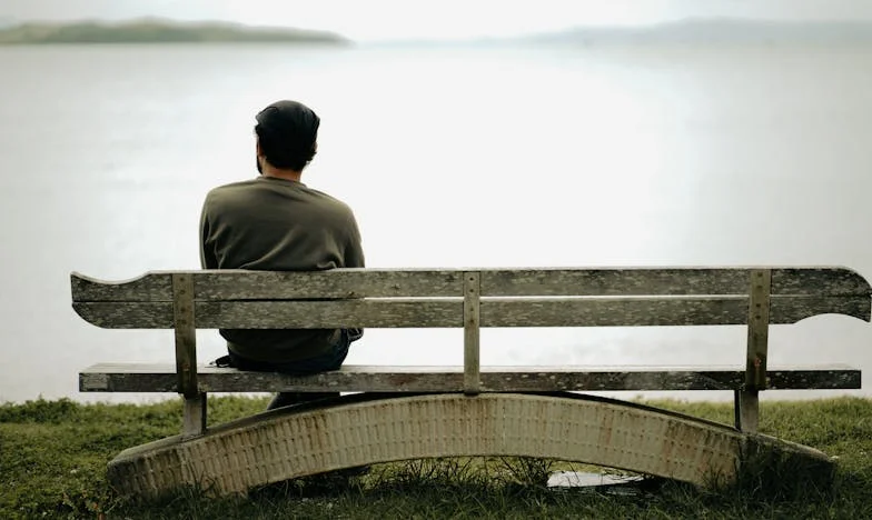 Ozvěna ticha: Samota v srdci Prahy