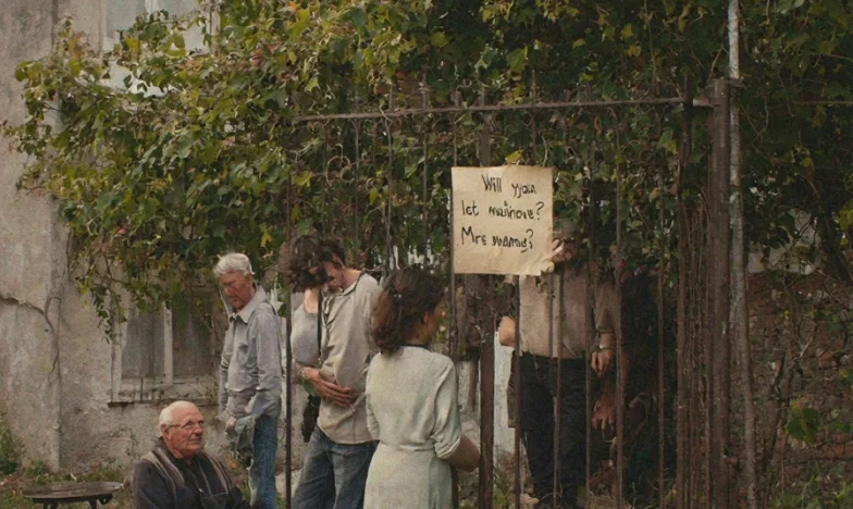 Когато домът ти стане чужд: Историята на една бележка и силата на общността