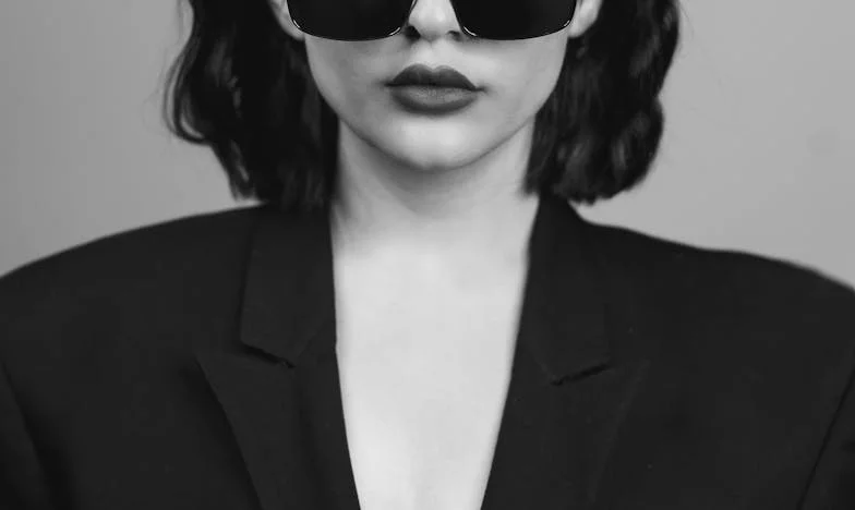 Когато една гарсониера стане твърде тясна за всички мечти: История за брак, задушаван от миналото