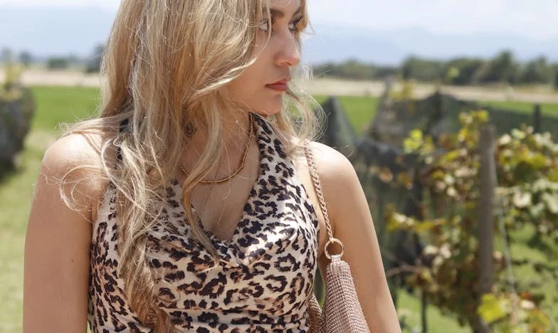 Кръстопът на съдбата: Историята на една бременна жена, изправена пред семейни предразсъдъци