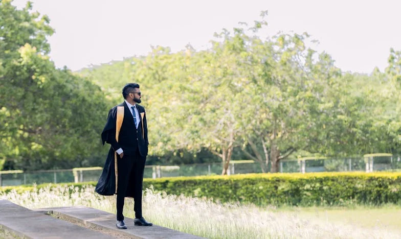 Между два дома: История за майчинството, загубата и новите начала