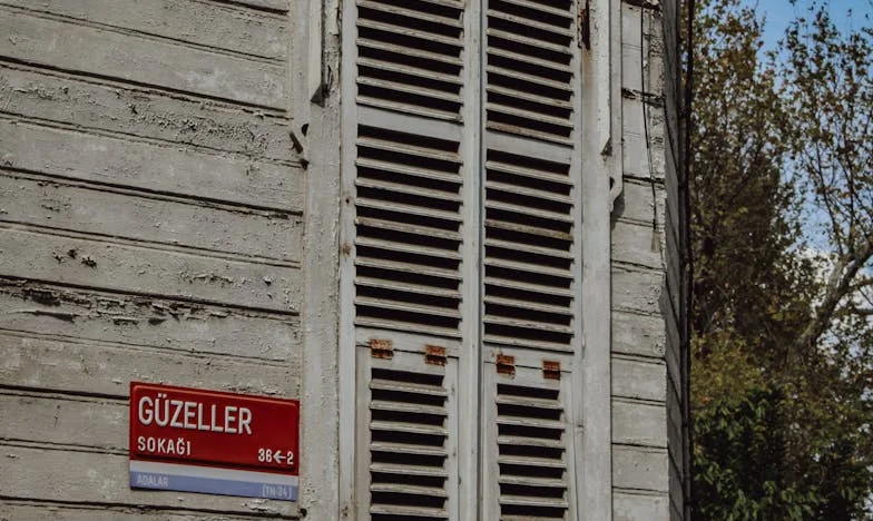 Под покрива от етернит: Моята българска семейна клетка